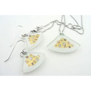 White Golden Fan Charm Earring and Necklace Set